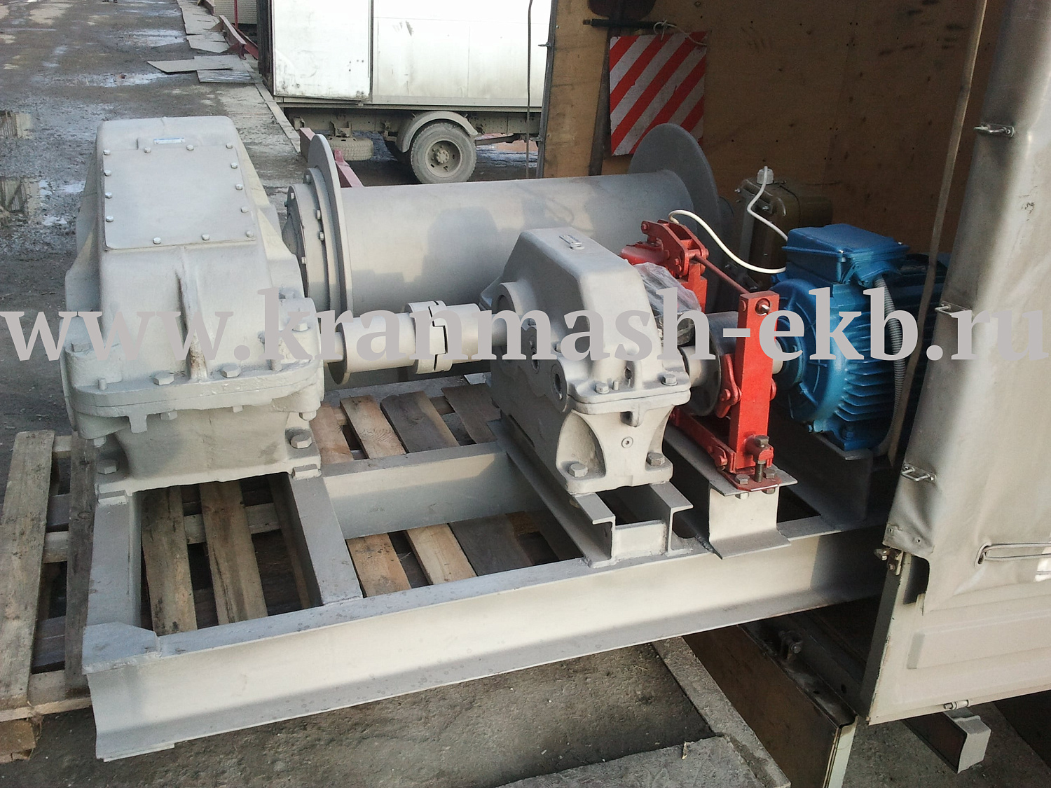 Лебедка тяговая ТЛ-10А Лебедка тяговая ТЭЛ-10